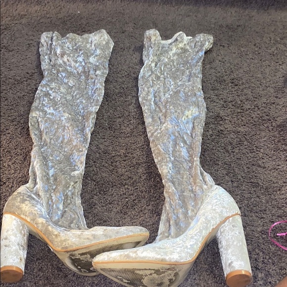 Thigh high velvet boots - Picture 1 of 3